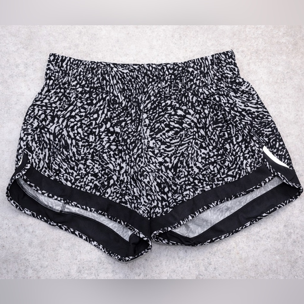 Athleta Mesh Racer Run Shorts 4" Black White Print Lined Athletic xs
